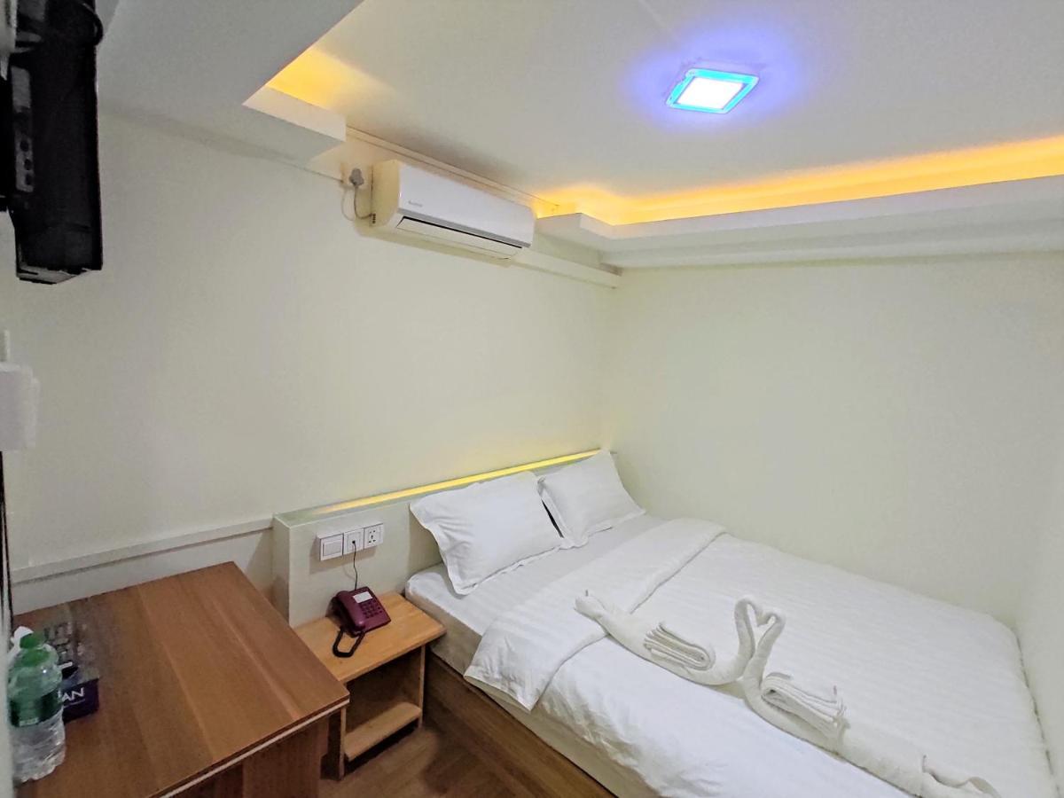 November Hostel Янгон Екстериор снимка