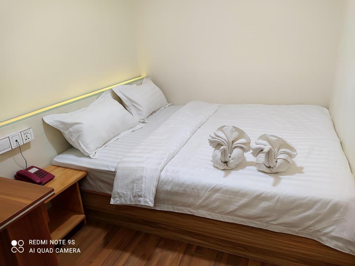 November Hostel Янгон Екстериор снимка