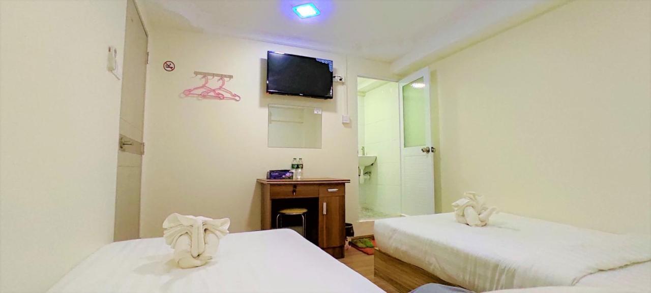 November Hostel Янгон Екстериор снимка