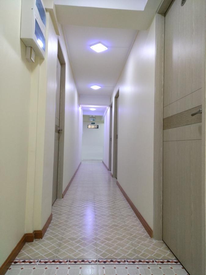 November Hostel Янгон Екстериор снимка