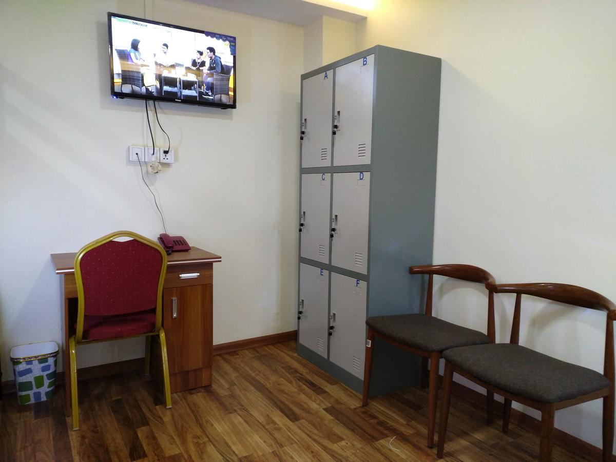 November Hostel Янгон Екстериор снимка