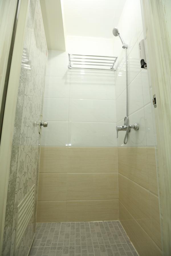 November Hostel Янгон Екстериор снимка