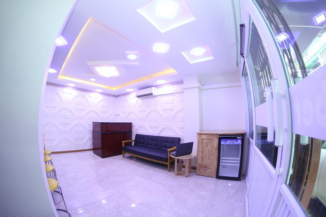 November Hostel Янгон Екстериор снимка